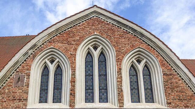Kirche mit offener Tür