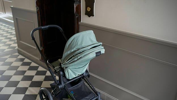 Leerer Kinderwagen