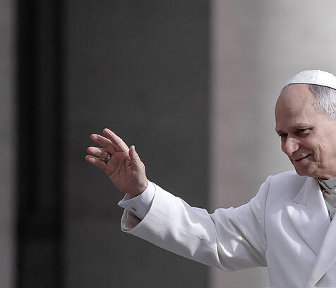 Papst Leo und Fußwaschung um Gründonnerstag