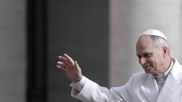 Papst Leo und Fußwaschung um Gründonnerstag