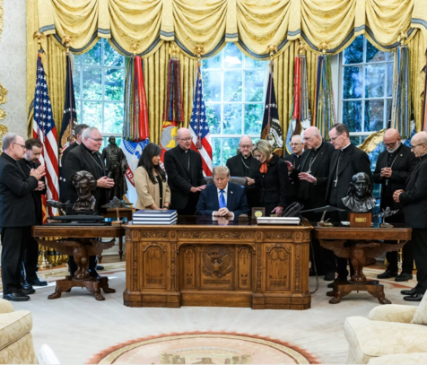 Katholische Bischöfe beten mit Trump im Oval Office