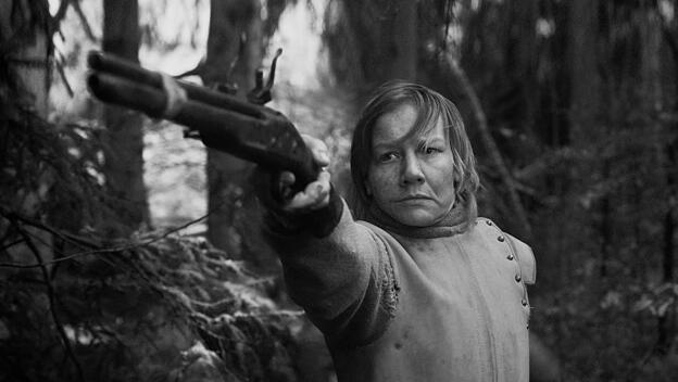 Im Dreißigjährigen Krieg hat Rose (Sandra Hüller) gelernt, sich zu wehren – mit Waffengewalt, wenn es sein muss.